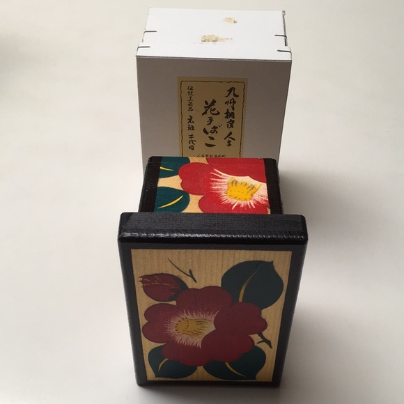 Japanese Handmade Wooden Painted Box - Picture 4 of 9